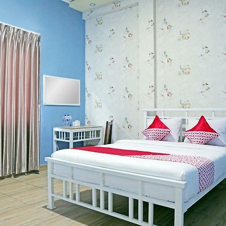 Oyo 1386 Hotel Grand Gabelo Bukittinggi Luaran gambar